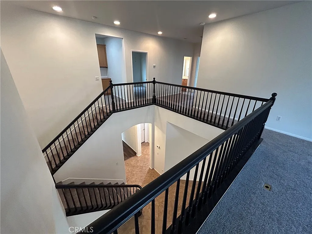 5 bed, 3194 sqft, $3,650 — Photo 3
