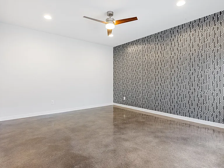 1114 N Olive St — Photo 15