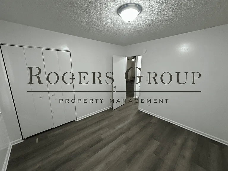 105-107 Holly Ct — Photo 5