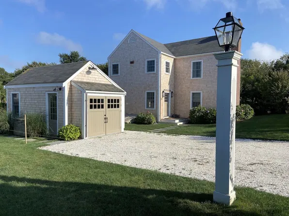 39 Pilgrim Rd, Nantucket, MA 02554