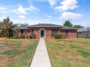 1229 Devonshire Ln, Mesquite, TX 75150