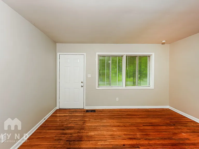 452 Burgundy Rd — Photo 6