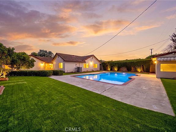 2nd image of 1319 Las Lomas Dr