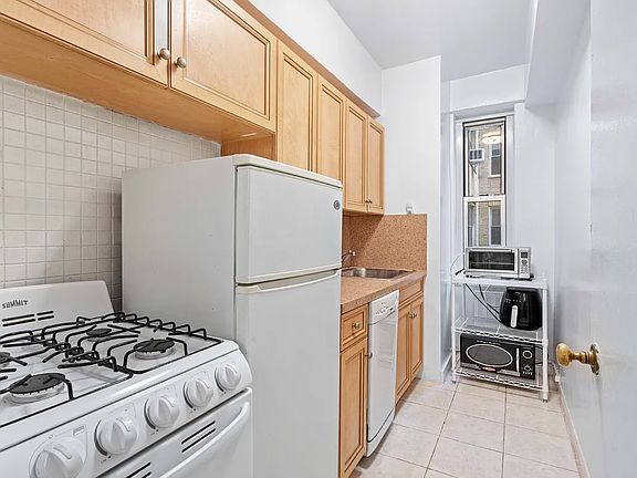 4th image of 159 Madison Ave APT 10G