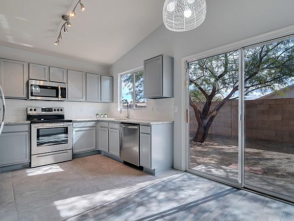 3rd image of 4463 W Holly Berry Way