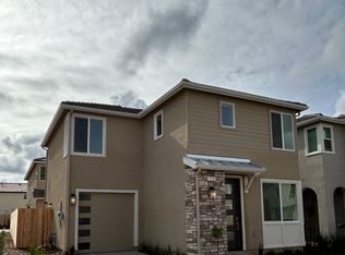 712 Pioneer Ln, Clovis, CA 93619