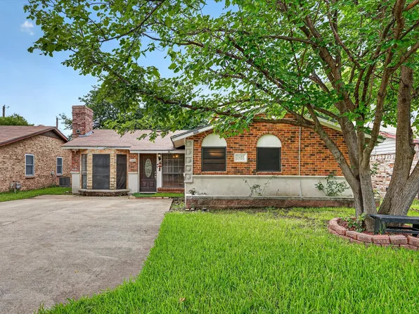 2422 Lakeshore Dr, Grand Prairie, TX 75051