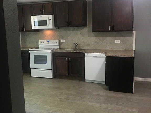 3rd image of 2633 Lake Ave