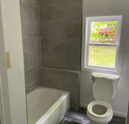 4th image of 23 Oak St