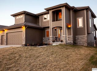 19718 Greenleaf St, Gretna, NE 68028