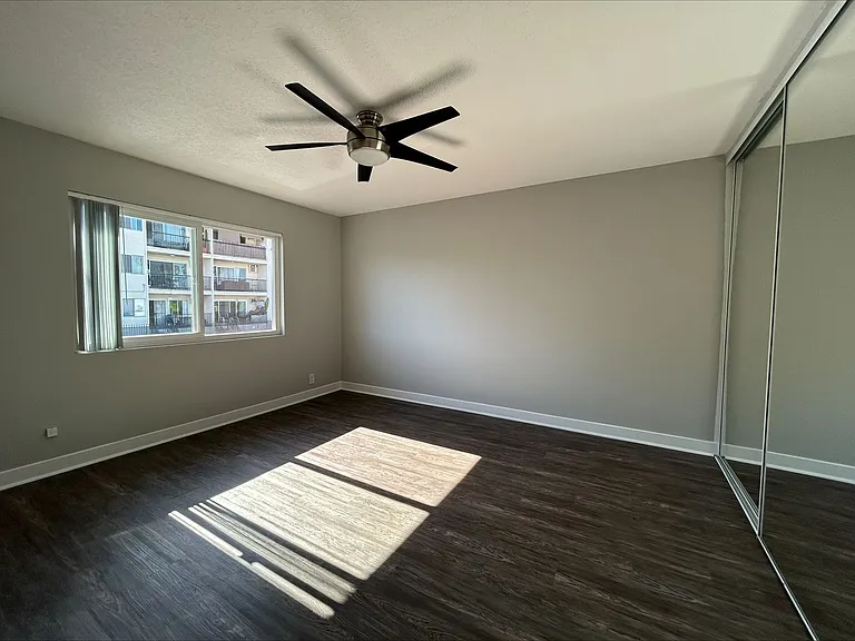 The Circle Apartments at Long Beach — Photo 72