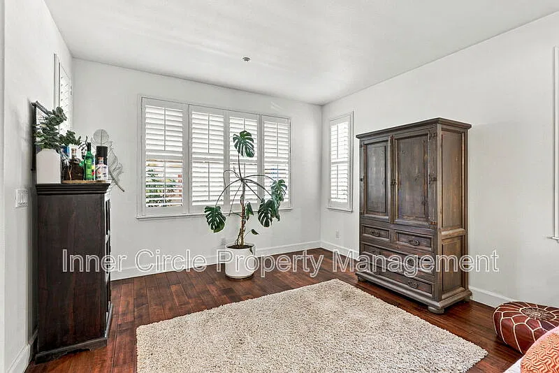 3 bed, 2.5 bath, 1966 sqft, $3,600 — Photo 4