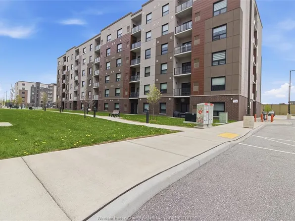 728 Brownstone Dr #302, Lakeshore, ON N9K 0A8