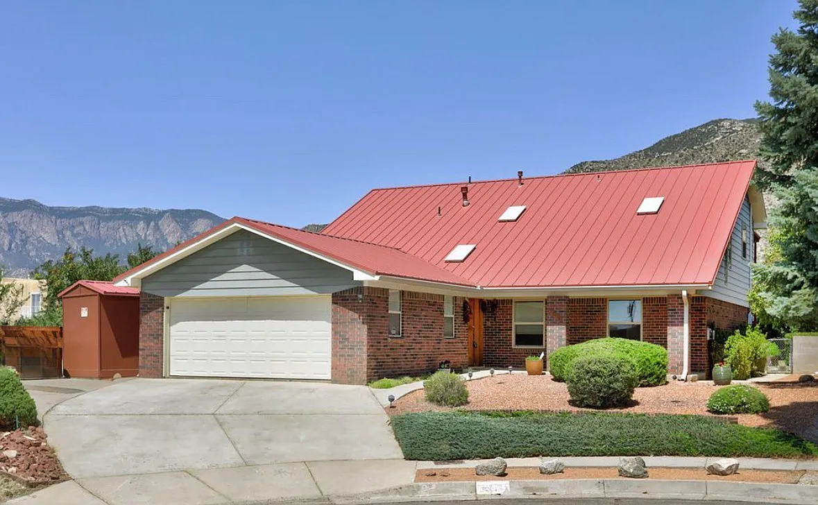 3 bed, 3.5 bath, 2535 sqft, $3,000 — Photo 1