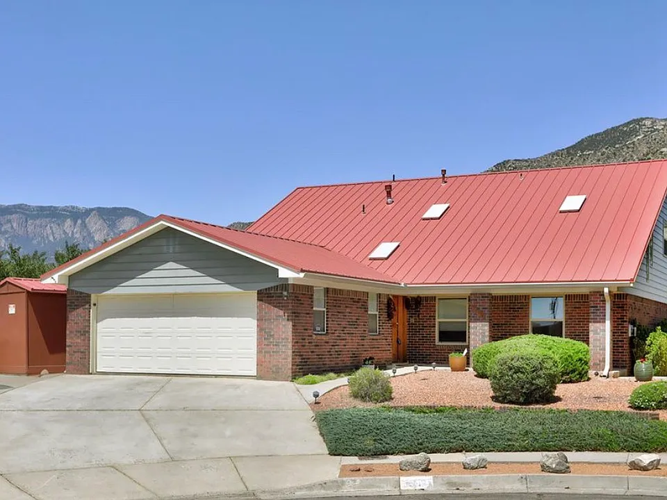 2712 Eastridge Dr NE