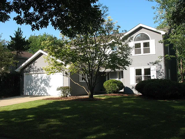 2429 Newport Dr photo 1