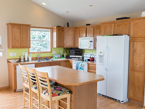 2nd image of 1439 Woodfield Ln