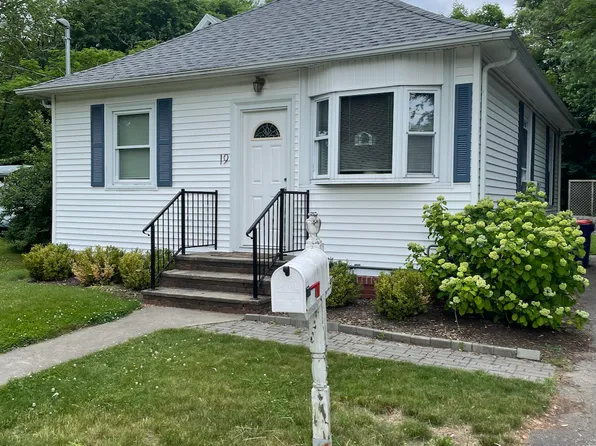 19 Fuller St, Seekonk, MA 02771