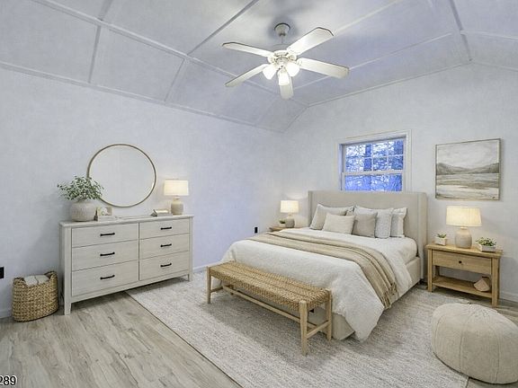 2nd image of 240 Acabonack Rd