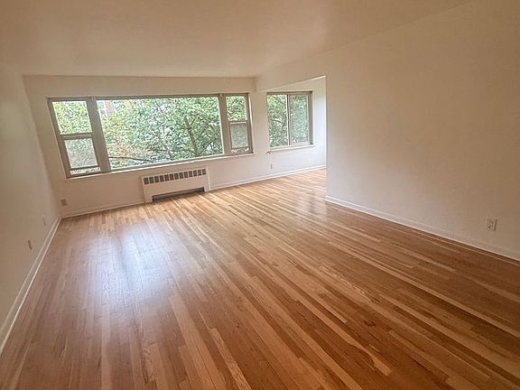 4th image of 733 Summit Ave E #412