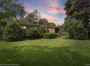 5045 Bronco Dr, Clarkston, MI 48346