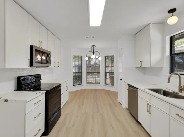 321 Banyan Dr, Grapevine, TX 76051