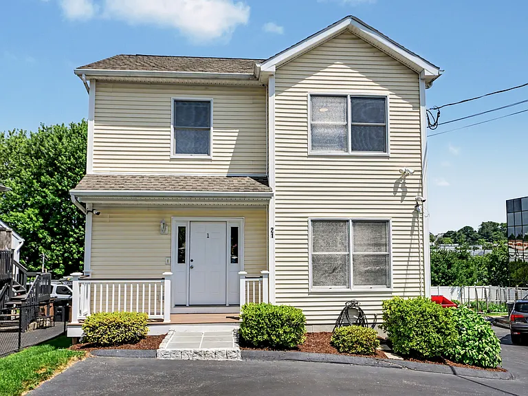 21 Whitmore Ln #1 — Photo 2
