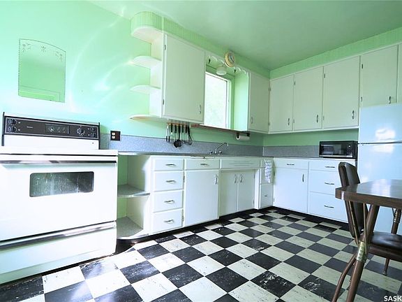 4th image of 87 James AVENUE