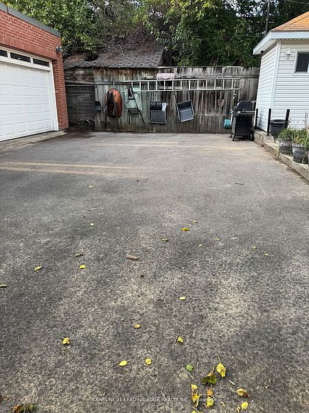 Toronto House for rent - 4 Bedrooms — photo 42