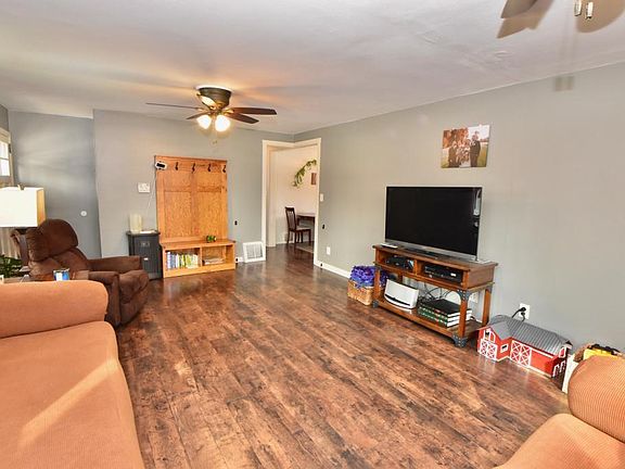 4th image of 1100 10th Ave S
