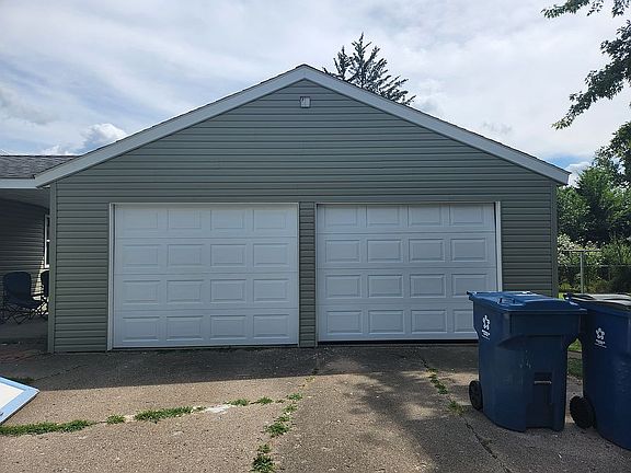 2nd image of 391 Morse St