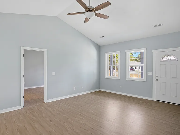 1040 Beaufort Rd — Photo 5