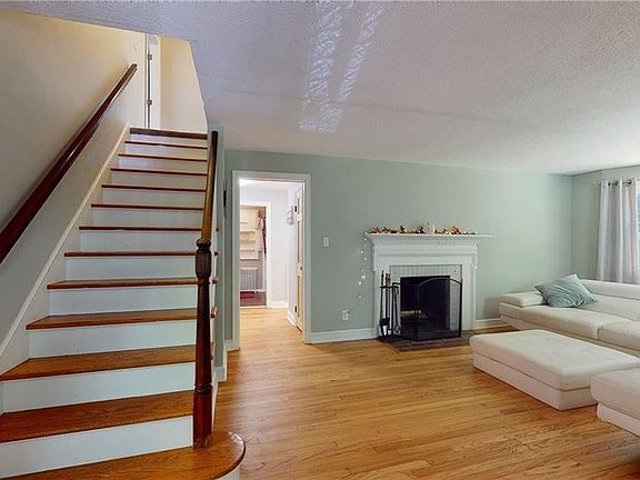 3rd image of 2 Forest Hills Dr