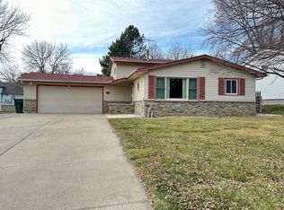 4214 Linden Dr, Kearney, NE 68847