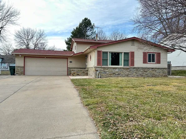 4214 Linden Dr, Kearney, NE 68847