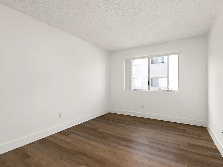 Terre at 989 Peach — Photo 13