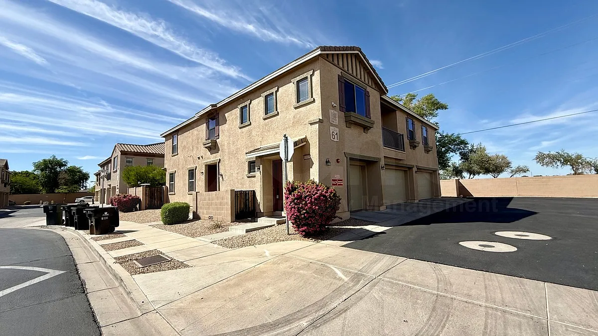 2 bed, 2.0 bath, 1227 sqft, $1,700 — Photo 1