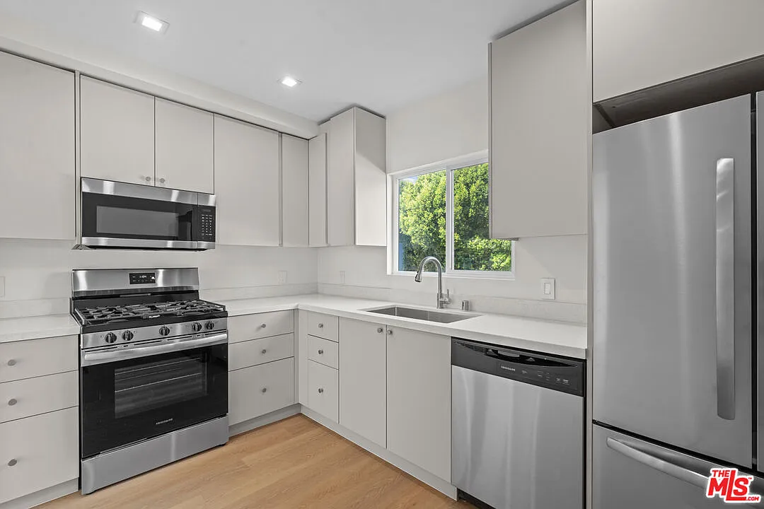 1 bed, 1.0 bath, $2,727 — Photo 1