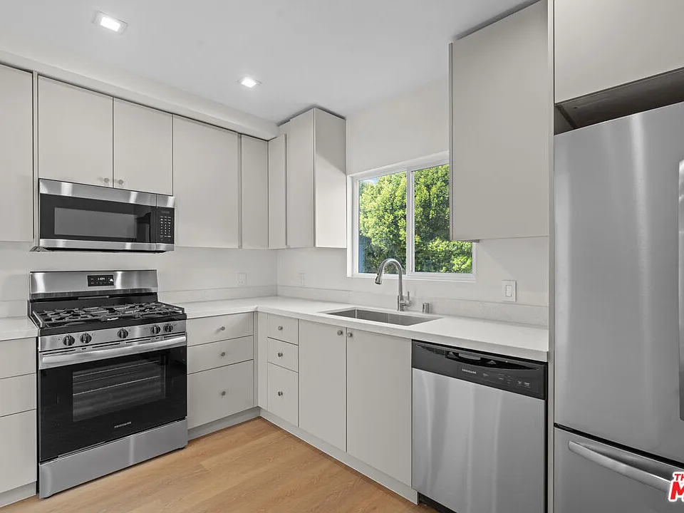 420 S Sepulveda Blvd #3