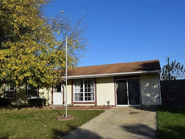 1st image of 733 Julia Ln