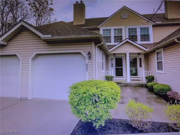 4241 Rolling Hills Dr, Brunswick, OH 44212
