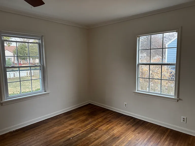 204 E 33rd Pl — Photo 10