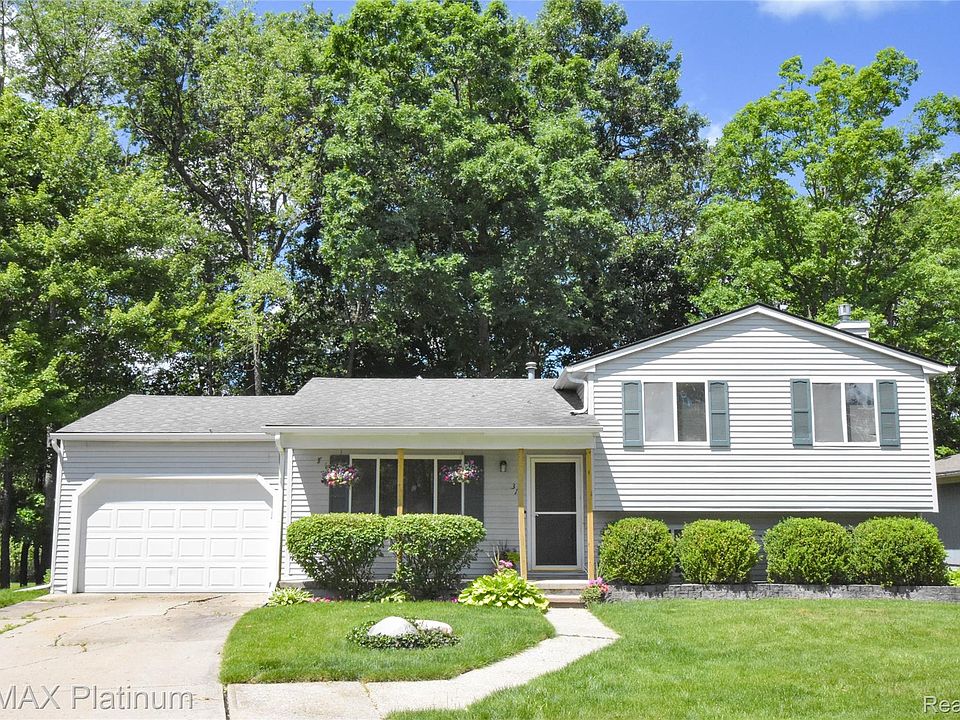 1st image of 317 Woodlake Dr