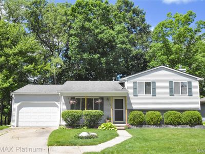 317 Woodlake Dr, Brighton, MI, 48116