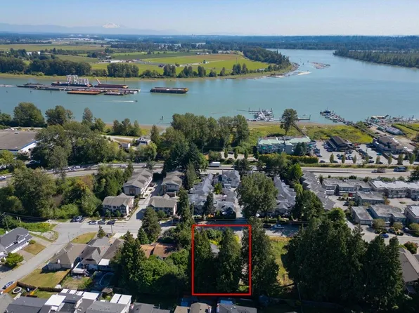 1827 Harbour St, Pt Coquitlam, BC V3C 1A4