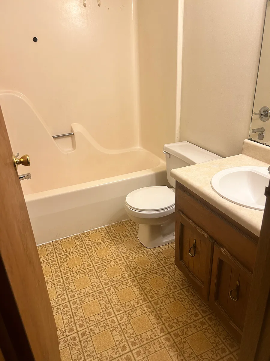 Building Photo - 204 Crestview Dr #16