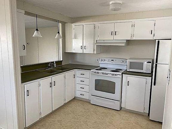 2nd image of 120 Lakeview Dr