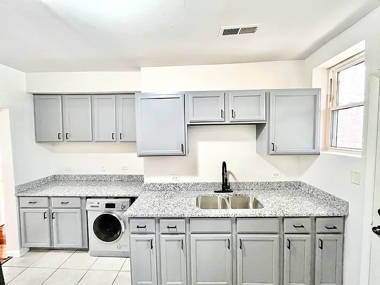 3918 W Augusta Blvd #1 — Photo 5