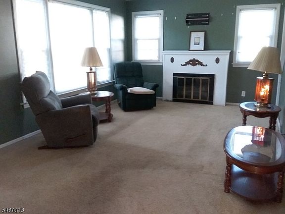 5th image of 11 Willow Ln