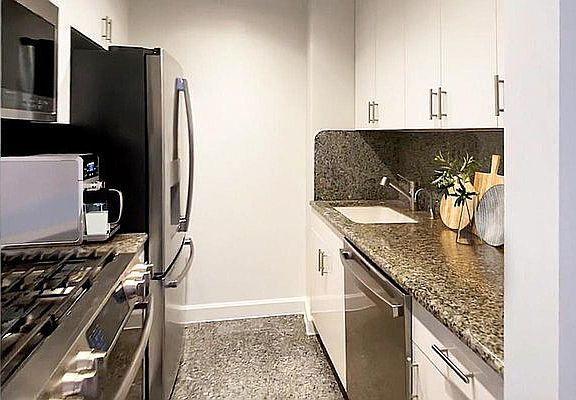5th image of 300 E 75th St APT 29L